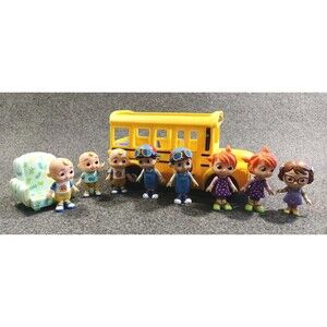 CoComelon Musical Yellow School Bus and 7 Figures Singing Toy